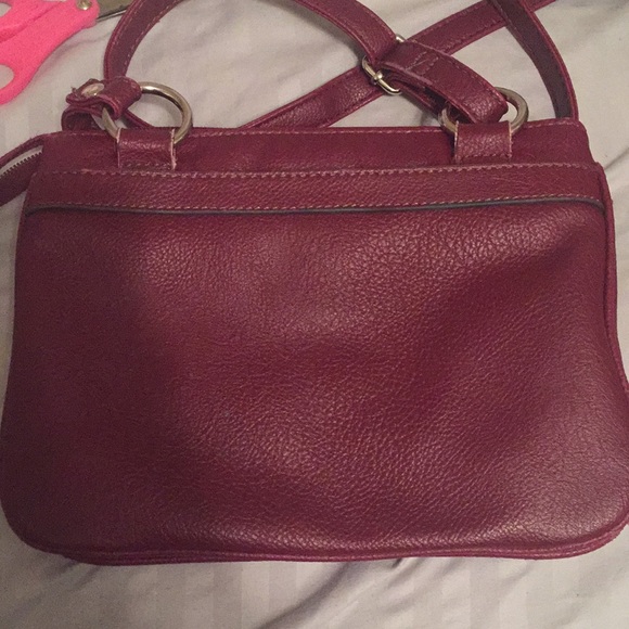 GREAT PURSE FOR HOLIDAYS!! - Picture 2 of 3